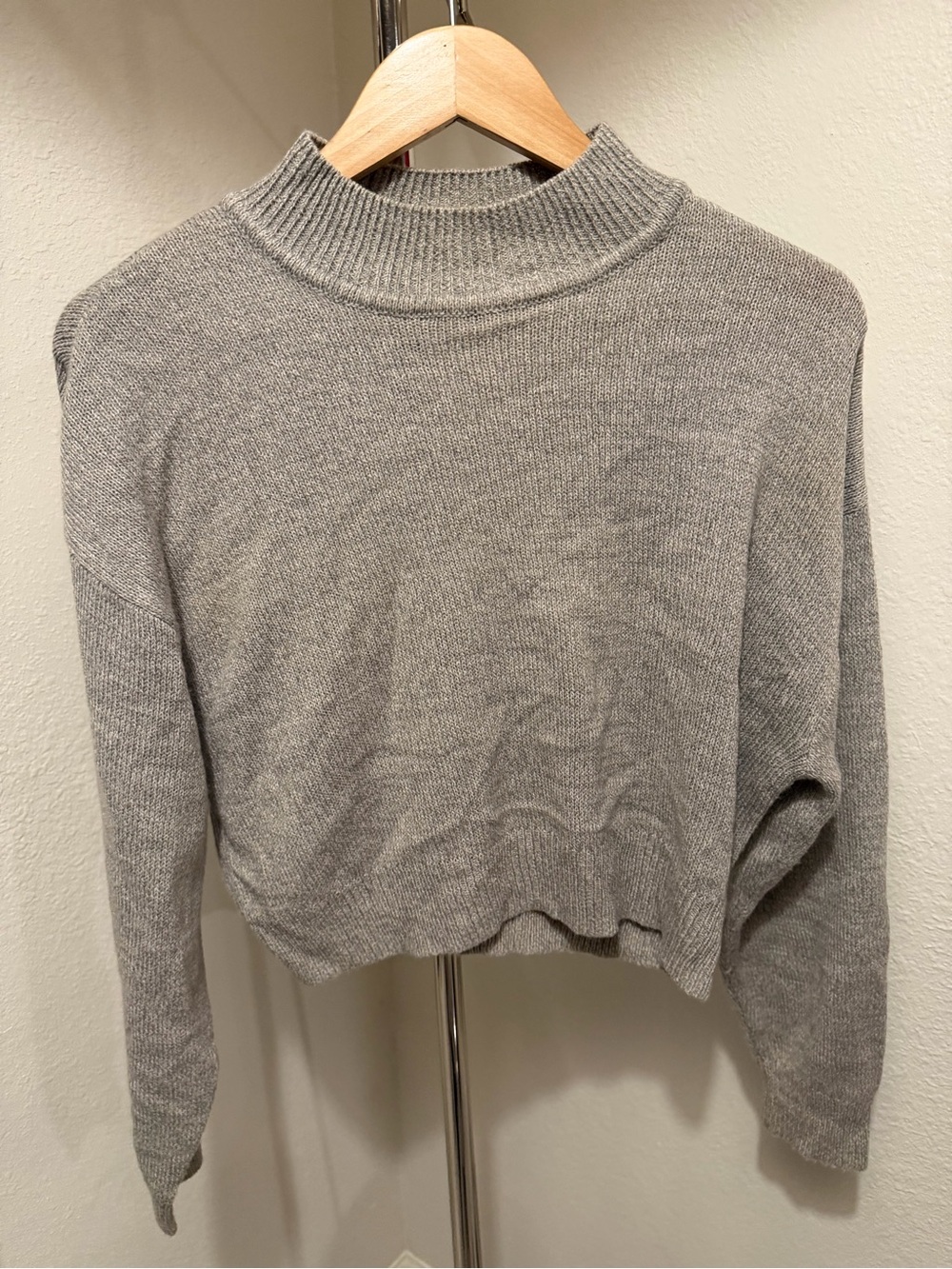 H&M Light Gray Cropped Turtleneck Sweater